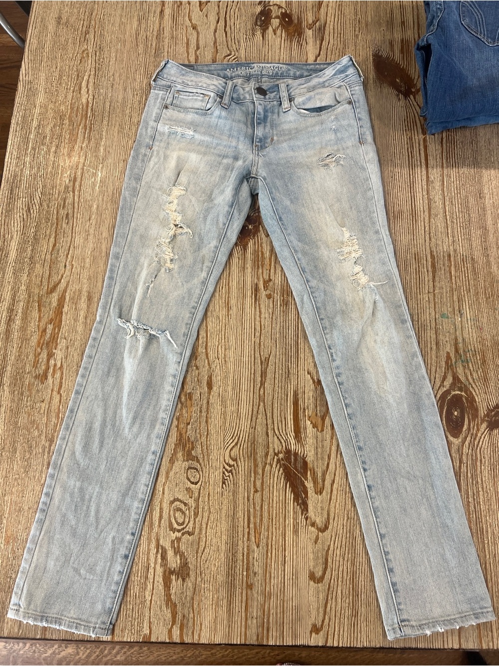American Eagle Outfitters Light Blue Distressed Women's Skinny Jeans
